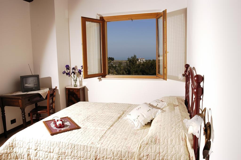 Briciola Di Sole Pensionat Grottammare Rum bild